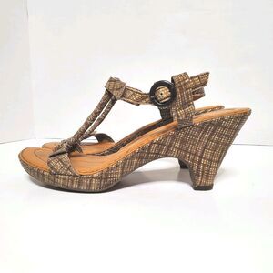 BORN CROWN WOMENS TSTRAP 'TWEED' OPEN TOE HEELED SANDAL size 10